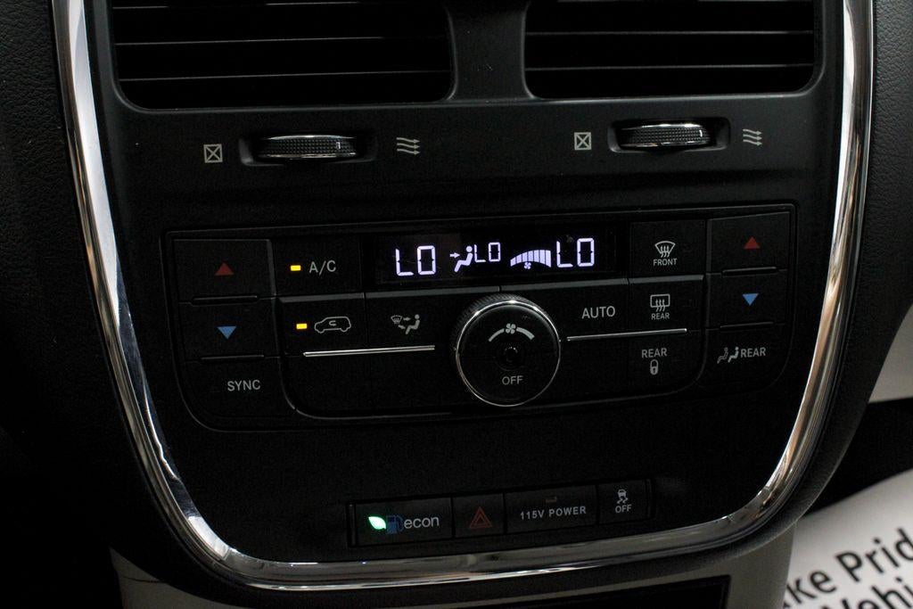 2016 Chrysler Town & Country Touring