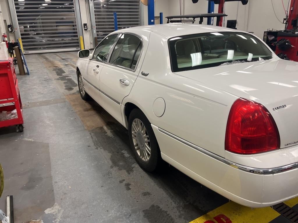 2011 Lincoln Town Car Signature Limited