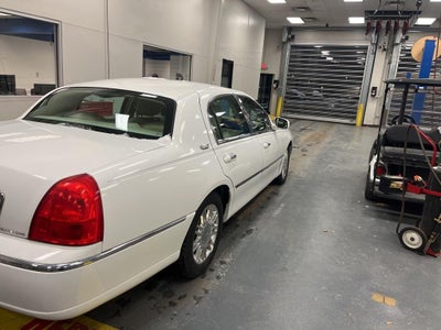 2011 Lincoln Town Car Signature Limited