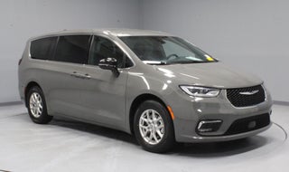 2025 Chrysler Pacifica Select FWD