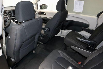 2023 Chrysler Voyager LX FWD