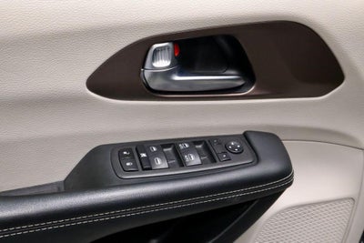2023 Chrysler Voyager LX FWD
