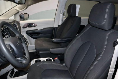 2023 Chrysler Voyager LX FWD