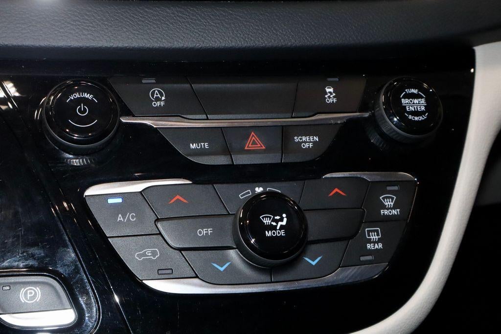 2023 Chrysler Voyager LX FWD