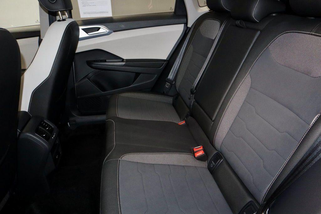 2025 Volkswagen Taos SE 4MOTION