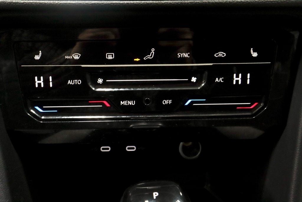 2025 Volkswagen Taos SE 4MOTION