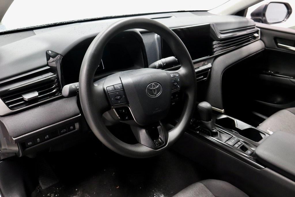 2025 Toyota Camry LE (SE)