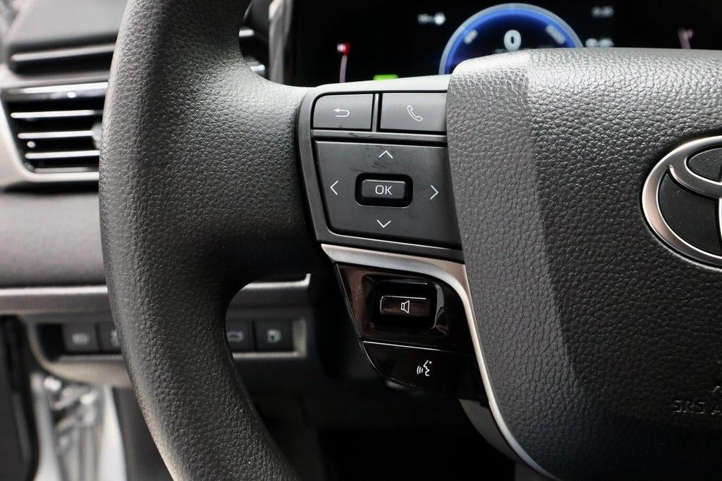 2025 Toyota Camry LE (SE)