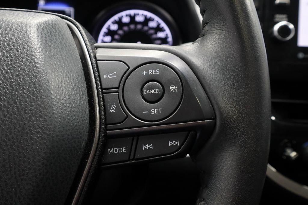 2022 Toyota Camry SE Auto (SE)