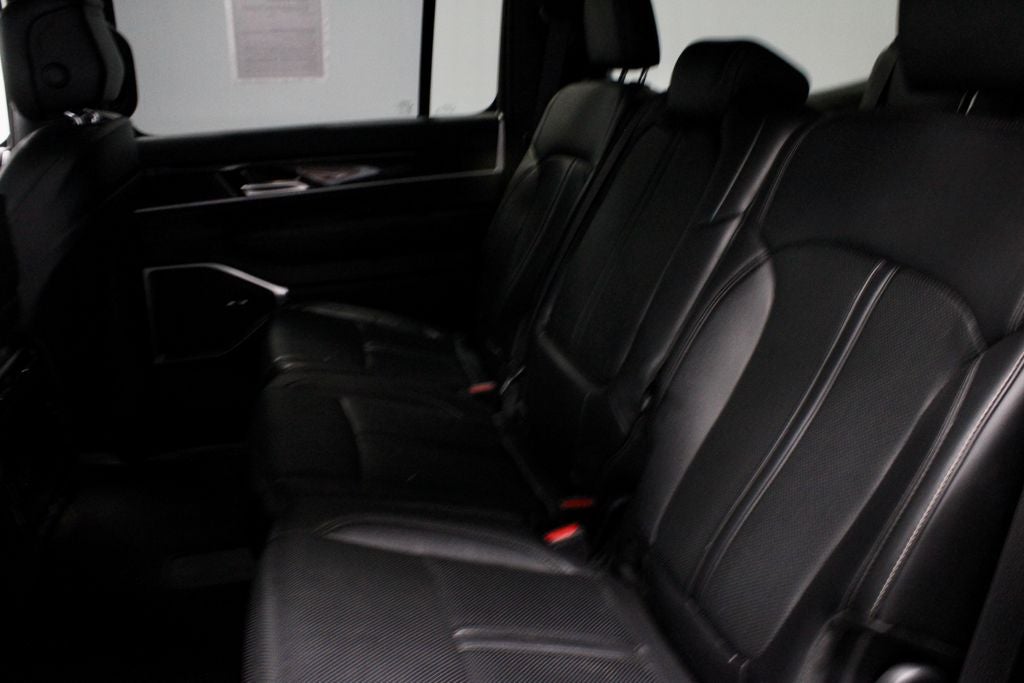 2023 Jeep Wagoneer Base