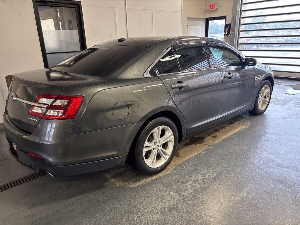 2017 Ford Taurus SE