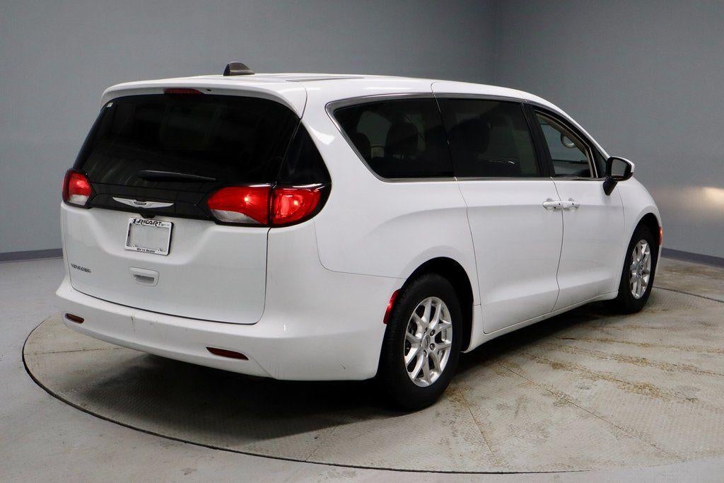 2023 Chrysler Voyager LX