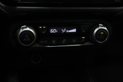 2024 Nissan Versa 1.6 SR