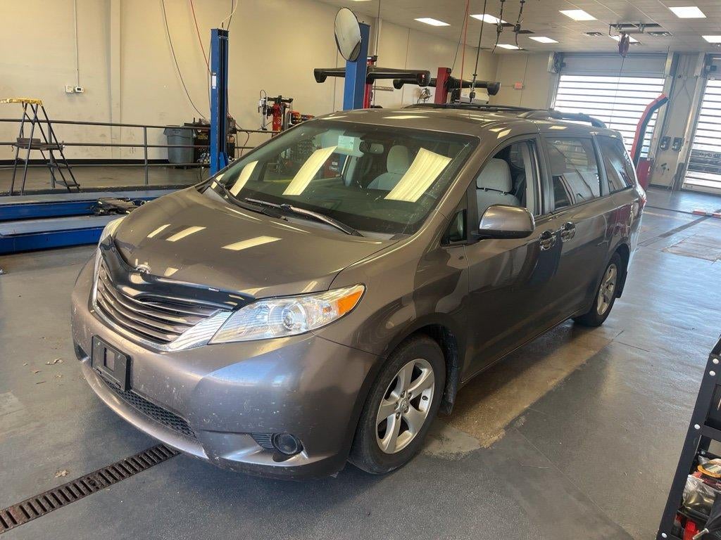2017 Toyota Sienna LE