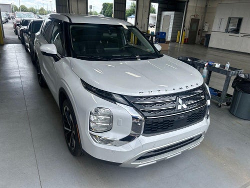 2023 Mitsubishi Outlander SE