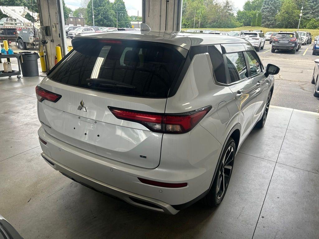 2023 Mitsubishi Outlander SE