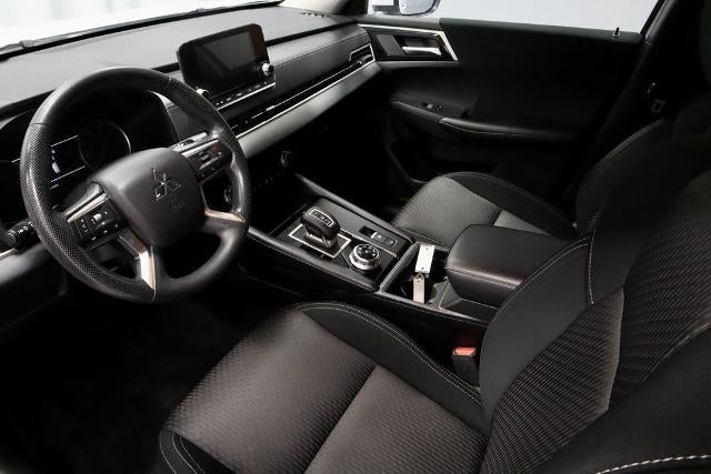 2024 Mitsubishi Outlander ES