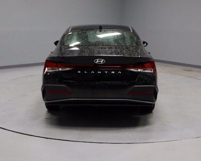 2024 Hyundai ELANTRA SE
