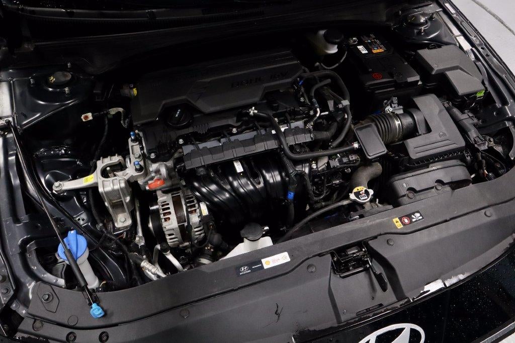 2024 Hyundai ELANTRA SE