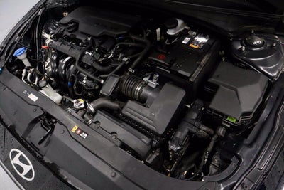 2024 Hyundai ELANTRA SE