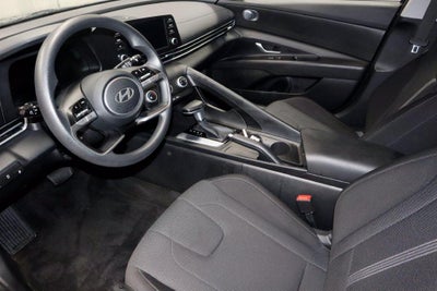 2024 Hyundai ELANTRA SE