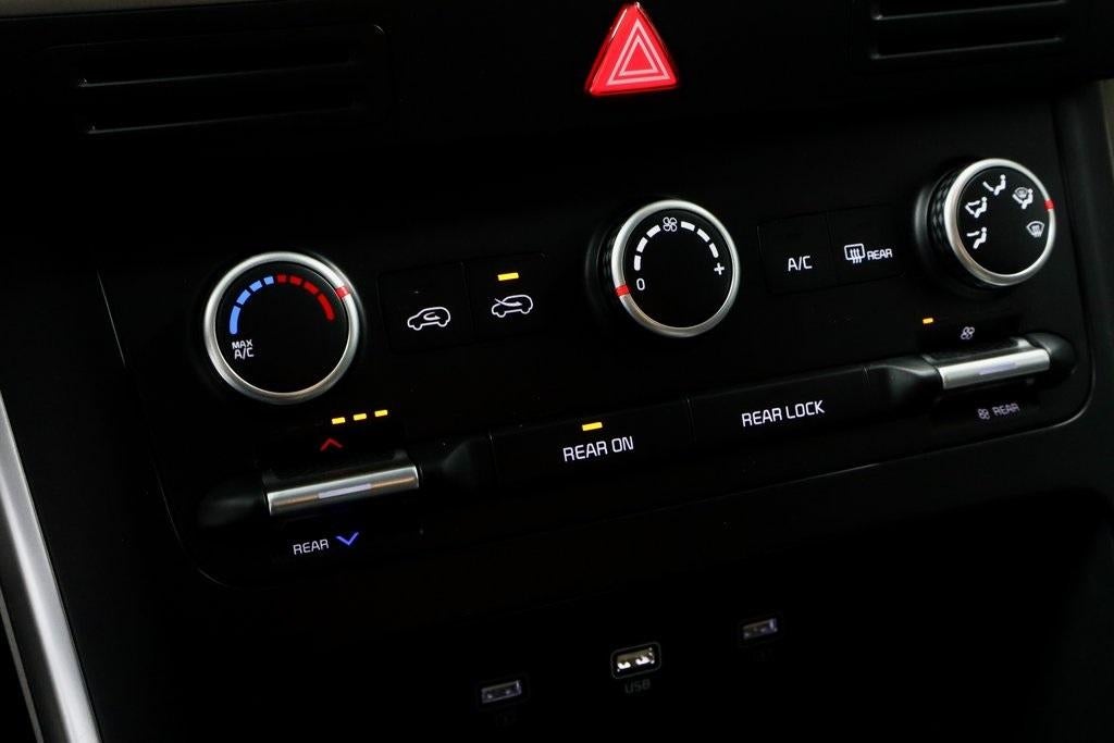 2024 Kia Carnival LX