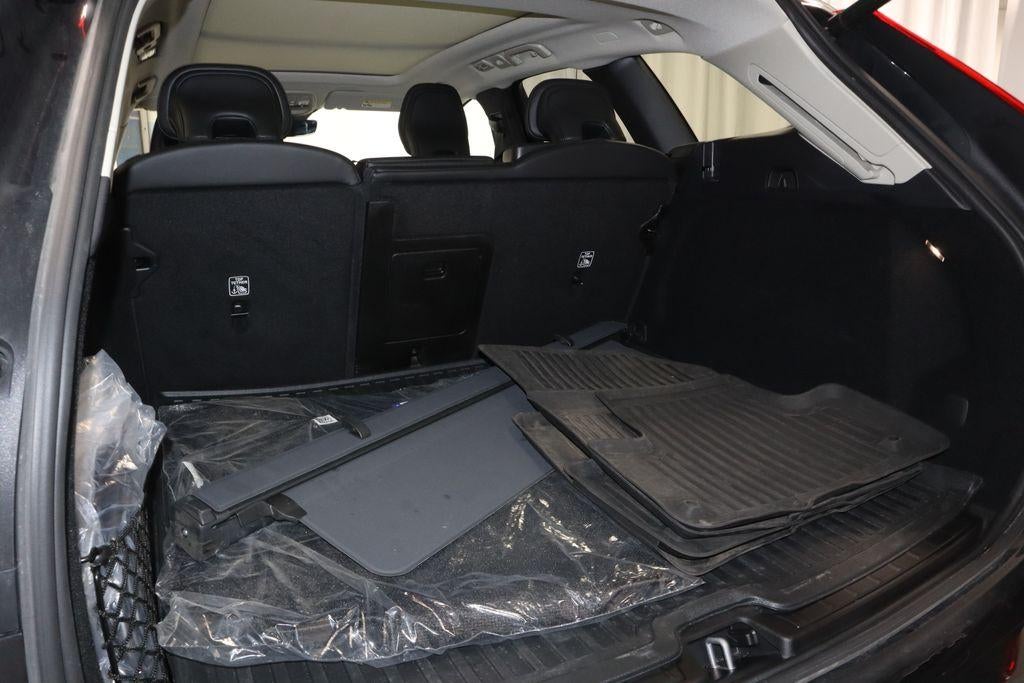 2024 Volvo XC60 Recharge Plug-In Hybrid T8 Plus Dark Theme