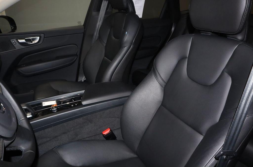 2024 Volvo XC60 Recharge Plug-In Hybrid T8 Plus Dark Theme