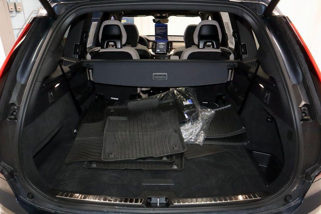 2025 Volvo XC90 B5 Plus
