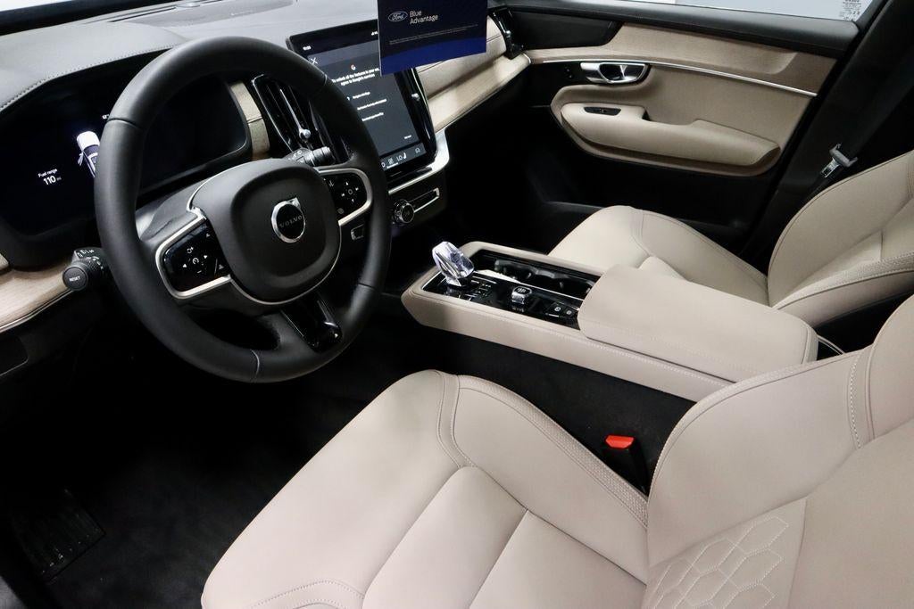 2025 Volvo XC90 B5 Plus